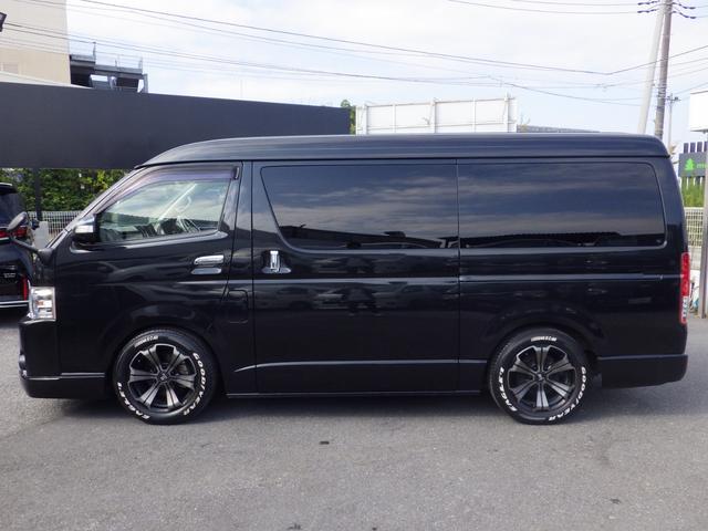 ハイエースワゴン ＧＬ　Ｂｌｕｅｔｏｏｔｈ対応ナビ　フリップダウンモニター　ブロックローダウン　バルベロ１７インチアルミ　ベッドキット　センターテーブル　黒革調シートカバー　ワンオーナー　１０人乗り　ＯＢＤ診断済　鑑定書付き（11枚目）