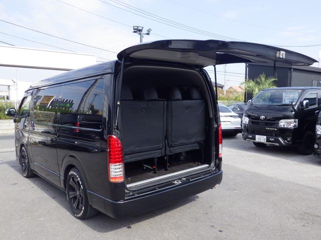 ハイエースワゴン ＧＬ　Ｂｌｕｅｔｏｏｔｈ対応ナビ　フリップダウンモニター　ブロックローダウン　バルベロ１７インチアルミ　ベッドキット　センターテーブル　黒革調シートカバー　ワンオーナー　１０人乗り　ＯＢＤ診断済　鑑定書付き（14枚目）