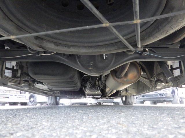 ハイエースワゴン ＧＬ　Ｂｌｕｅｔｏｏｔｈ対応ナビ　フリップダウンモニター　ブロックローダウン　バルベロ１７インチアルミ　ベッドキット　センターテーブル　黒革調シートカバー　ワンオーナー　１０人乗り　ＯＢＤ診断済　鑑定書付き（30枚目）