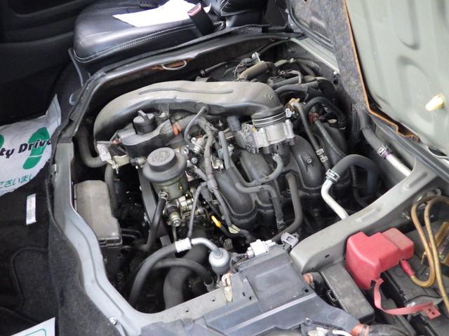 ハイエースワゴン ＧＬ　Ｂｌｕｅｔｏｏｔｈ対応ナビ　フリップダウンモニター　ブロックローダウン　バルベロ１７インチアルミ　ベッドキット　センターテーブル　黒革調シートカバー　ワンオーナー　１０人乗り　ＯＢＤ診断済　鑑定書付き（31枚目）