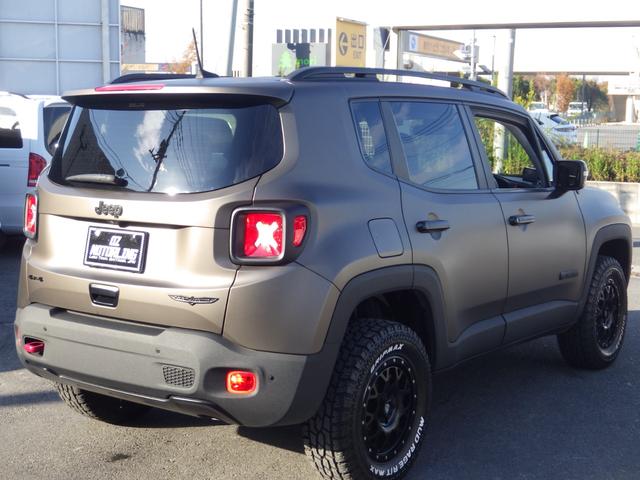 ジープ・レネゲード トレイルホーク 4WD Bluetooth対応ナビTV ドラレコ フロント/サイド/リア全周囲カメラ XTREME-J16インチアルミ マットブロンズ全塗装済 後期型 正規ディーラー車 OBD診断済み グー鑑定書付き(12枚目)