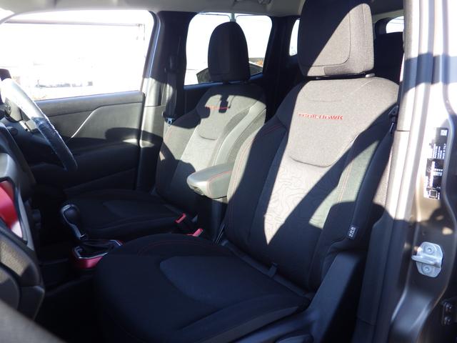 ジープ・レネゲード トレイルホーク 4WD Bluetooth対応ナビTV ドラレコ フロント/サイド/リア全周囲カメラ XTREME-J16インチアルミ マットブロンズ全塗装済 後期型 正規ディーラー車 OBD診断済み グー鑑定書付き(19枚目)