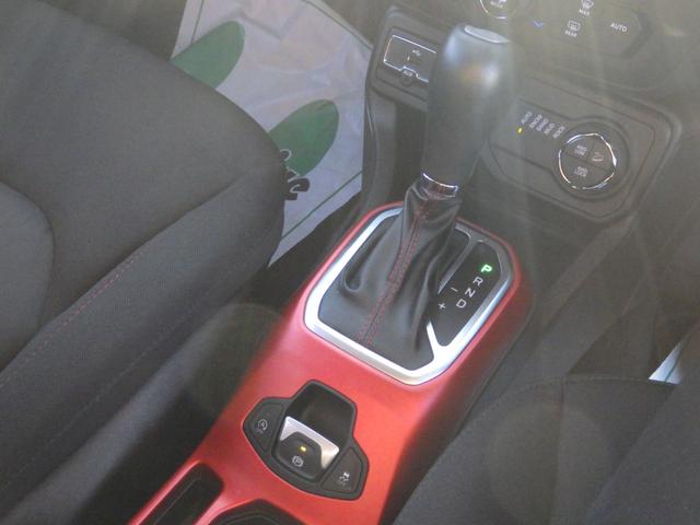 ジープ・レネゲード トレイルホーク 4WD Bluetooth対応ナビTV ドラレコ フロント/サイド/リア全周囲カメラ XTREME-J16インチアルミ マットブロンズ全塗装済 後期型 正規ディーラー車 OBD診断済み グー鑑定書付き(27枚目)