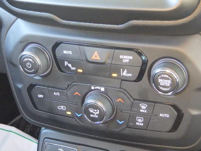 ジープ・レネゲード トレイルホーク 4WD Bluetooth対応ナビTV ドラレコ フロント/サイド/リア全周囲カメラ XTREME-J16インチアルミ マットブロンズ全塗装済 後期型 正規ディーラー車 OBD診断済み グー鑑定書付き(28枚目)