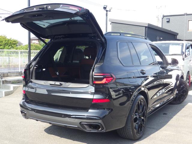 Ｘ７ ｘＤｒｉｖｅ　４０ｄ　Ｍスポーツ　Ｂｌｕｅｔｏｏｔｈ対応ナビ　ブラックアウト仕様　茶本革シート　シートヒーター／クーラー　スカイラウンジパノラマガラスサンルーフ　社外電動サイドステップ　６人乗り　ワンオーナー　禁煙車　グー鑑定書付き（14枚目）
