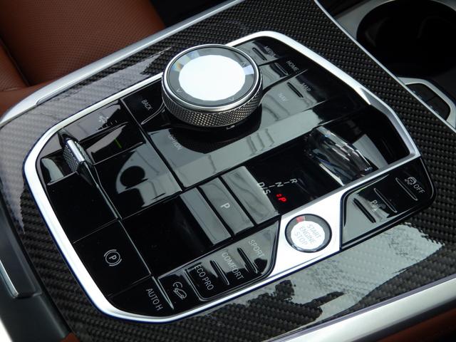 Ｘ７ ｘＤｒｉｖｅ　４０ｄ　Ｍスポーツ　Ｂｌｕｅｔｏｏｔｈ対応ナビ　ブラックアウト仕様　茶本革シート　シートヒーター／クーラー　スカイラウンジパノラマガラスサンルーフ　社外電動サイドステップ　６人乗り　ワンオーナー　禁煙車　グー鑑定書付き（28枚目）