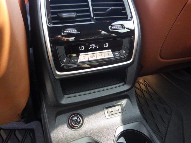 Ｘ７ ｘＤｒｉｖｅ　４０ｄ　Ｍスポーツ　Ｂｌｕｅｔｏｏｔｈ対応ナビ　ブラックアウト仕様　茶本革シート　シートヒーター／クーラー　スカイラウンジパノラマガラスサンルーフ　社外電動サイドステップ　６人乗り　ワンオーナー　禁煙車　グー鑑定書付き（33枚目）