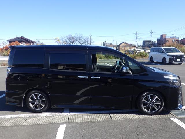 ヴォクシー ＺＳ　煌ＩＩ　Ｂｌｕｅｔｏｏｔｈ対応ナビ　バックカメラ　ドラレコ　ＰＥＲＦＥＣＴ車高調　社外グリル／ガーニッシュ　純正１６インチＡＷ　衝突軽減　ワンオーナー　記録簿７枚　特別仕様車　ＯＢＤ診断済み　グー鑑定書付き（12枚目）