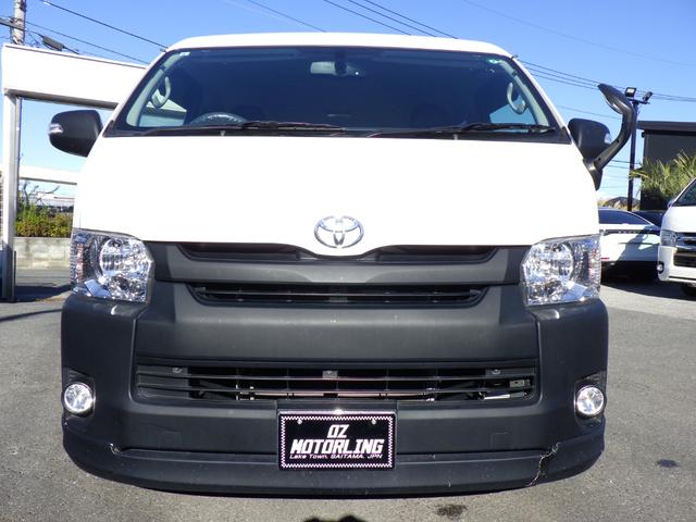 ハイエースワゴン ＧＬ　Ｂｌｕｅｔｏｏｔｈ対応ナビ　プッシュスターター　ＢＬＵＭＥセカンドシート　フロントエアロ　３．５インチ玄武ブロックローダウン　社外１５インチＡＷ　１０人乗り　ＯＢＤ診断済み　グー鑑定書付き（9枚目）