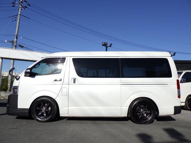 ハイエースワゴン ＧＬ　Ｂｌｕｅｔｏｏｔｈ対応ナビ　プッシュスターター　ＢＬＵＭＥセカンドシート　フロントエアロ　３．５インチ玄武ブロックローダウン　社外１５インチＡＷ　１０人乗り　ＯＢＤ診断済み　グー鑑定書付き（13枚目）