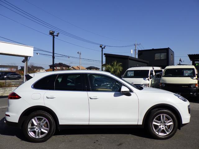 カイエン ベースグレード　４ＷＤ　Ｂｌｕｅｔｏｏｔｈ対応ナビＴＶ　ＢＯＳＥサウンドシステム　前後ドライブレコーダー　ベージュレザーシート　禁煙車　ディーラー記録簿１０枚有り　グー鑑定書付き（11枚目）