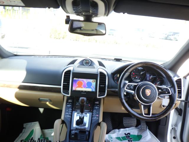 カイエン ベースグレード　４ＷＤ　Ｂｌｕｅｔｏｏｔｈ対応ナビＴＶ　ＢＯＳＥサウンドシステム　前後ドライブレコーダー　ベージュレザーシート　禁煙車　ディーラー記録簿１０枚有り　グー鑑定書付き（16枚目）