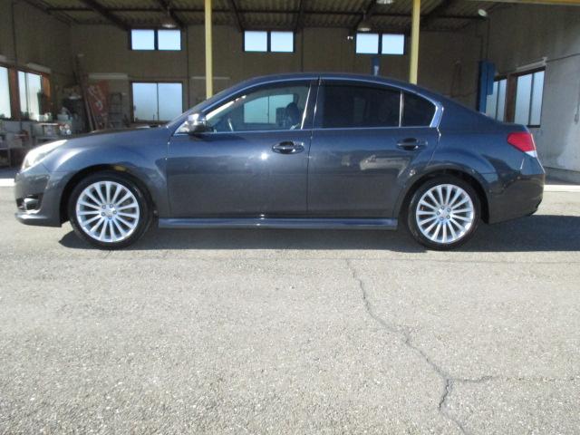 レガシィＢ４ ２．５ｉ　Ｓパッケージ　６速マニュアルトランスミッション　インタークーラーターボ　４ＷＤ　タイミングベルト交換済み　純正１８インチアルミホイール　純正ＨＩＤヘッドライト　純正フロント、リアフォグランプ　キーレス　スマートキー（5枚目）