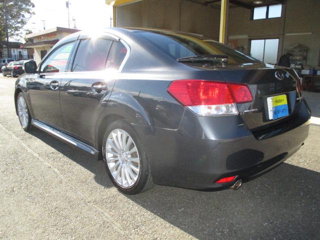 レガシィＢ４ ２．５ｉ　Ｓパッケージ　６速マニュアルトランスミッション　インタークーラーターボ　４ＷＤ　タイミングベルト交換済み　純正１８インチアルミホイール　純正ＨＩＤヘッドライト　純正フロント、リアフォグランプ　キーレス　スマートキー（8枚目）