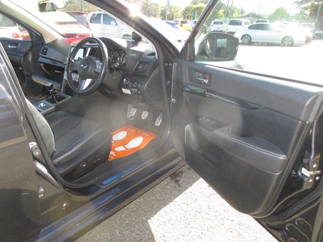 レガシィＢ４ ２．５ｉ　Ｓパッケージ　６速マニュアルトランスミッション　インタークーラーターボ　４ＷＤ　タイミングベルト交換済み　純正１８インチアルミホイール　純正ＨＩＤヘッドライト　純正フロント、リアフォグランプ　キーレス　スマートキー（20枚目）