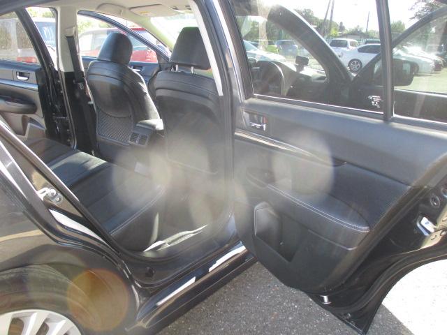 レガシィＢ４ ２．５ｉ　Ｓパッケージ　６速マニュアルトランスミッション　インタークーラーターボ　４ＷＤ　タイミングベルト交換済み　純正１８インチアルミホイール　純正ＨＩＤヘッドライト　純正フロント、リアフォグランプ　キーレス　スマートキー（21枚目）