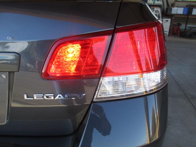 レガシィＢ４ ２．５ｉ　Ｓパッケージ　６速マニュアルトランスミッション　インタークーラーターボ　４ＷＤ　タイミングベルト交換済み　純正１８インチアルミホイール　純正ＨＩＤヘッドライト　純正フロント、リアフォグランプ　キーレス　スマートキー（38枚目）