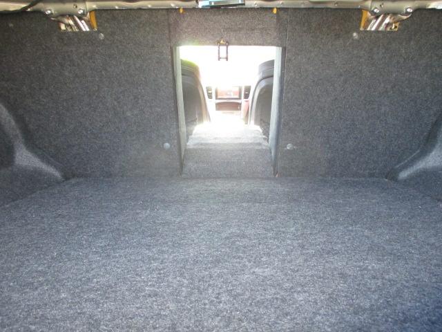 レガシィＢ４ ２．５ｉ　Ｓパッケージ　６速マニュアルトランスミッション　インタークーラーターボ　４ＷＤ　タイミングベルト交換済み　純正１８インチアルミホイール　純正ＨＩＤヘッドライト　純正フロント、リアフォグランプ　キーレス　スマートキー（41枚目）