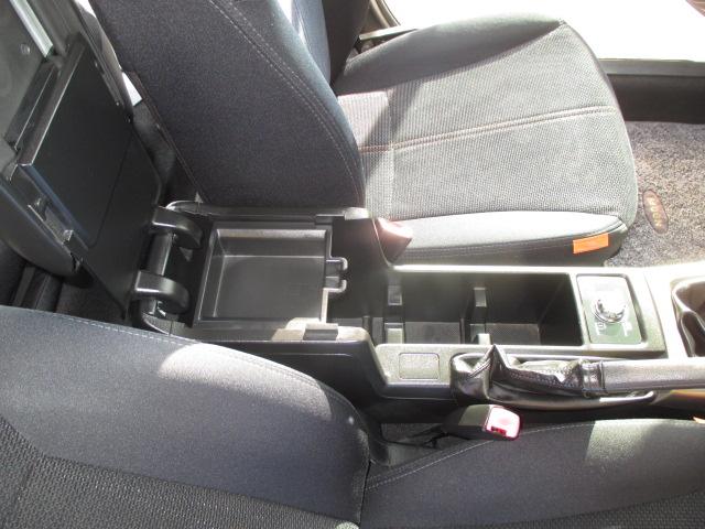 フォレスター ２．０ＸＴ　５速マニュアルトランスミッション　インタークーラーターボ　４ＷＤ　タイミングベルト交換済み　ＣＤラジオ　ＳＴＩ製ストラットタワーバー　純正１７インチアルミホイール　ＨＩＤヘッドライト　ＥＴＣ　キーレス（11枚目）