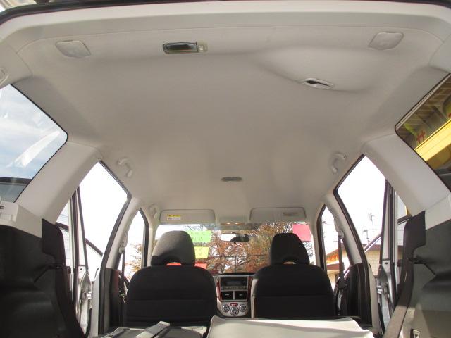 フォレスター ２．０ＸＴ　５速マニュアルトランスミッション　インタークーラーターボ　４ＷＤ　タイミングベルト交換済み　ＣＤラジオ　ＳＴＩ製ストラットタワーバー　純正１７インチアルミホイール　ＨＩＤヘッドライト　ＥＴＣ　キーレス（12枚目）