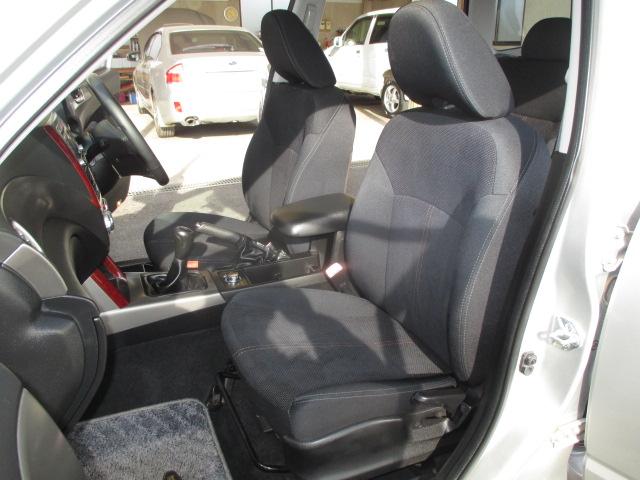 フォレスター ２．０ＸＴ　５速マニュアルトランスミッション　インタークーラーターボ　４ＷＤ　タイミングベルト交換済み　ＣＤラジオ　ＳＴＩ製ストラットタワーバー　純正１７インチアルミホイール　ＨＩＤヘッドライト　ＥＴＣ　キーレス（14枚目）