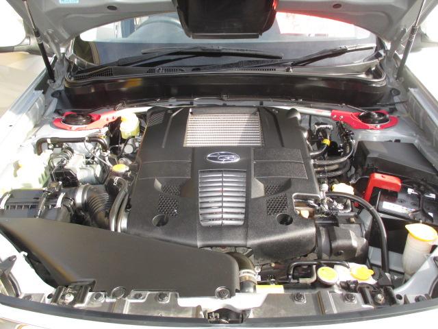 フォレスター ２．０ＸＴ　５速マニュアルトランスミッション　インタークーラーターボ　４ＷＤ　タイミングベルト交換済み　ＣＤラジオ　ＳＴＩ製ストラットタワーバー　純正１７インチアルミホイール　ＨＩＤヘッドライト　ＥＴＣ　キーレス（17枚目）