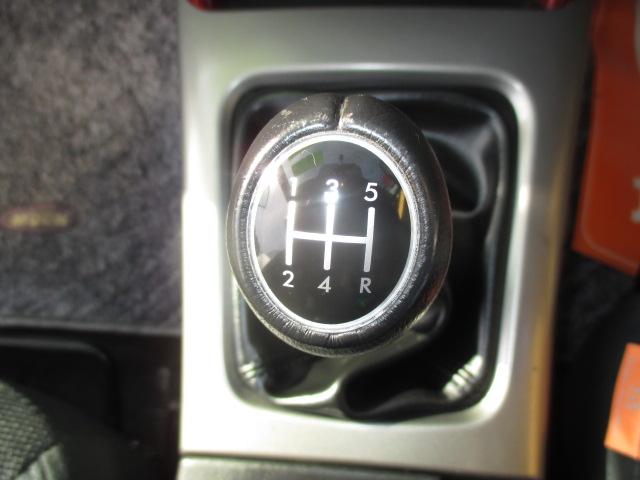 フォレスター ２．０ＸＴ　５速マニュアルトランスミッション　インタークーラーターボ　４ＷＤ　タイミングベルト交換済み　ＣＤラジオ　ＳＴＩ製ストラットタワーバー　純正１７インチアルミホイール　ＨＩＤヘッドライト　ＥＴＣ　キーレス（27枚目）