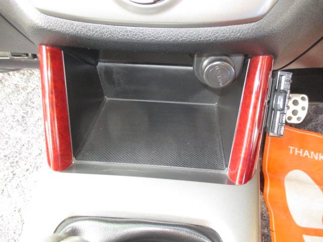 フォレスター ２．０ＸＴ　５速マニュアルトランスミッション　インタークーラーターボ　４ＷＤ　タイミングベルト交換済み　ＣＤラジオ　ＳＴＩ製ストラットタワーバー　純正１７インチアルミホイール　ＨＩＤヘッドライト　ＥＴＣ　キーレス（29枚目）