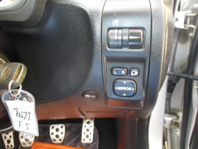 フォレスター ２．０ＸＴ　５速マニュアルトランスミッション　インタークーラーターボ　４ＷＤ　タイミングベルト交換済み　ＣＤラジオ　ＳＴＩ製ストラットタワーバー　純正１７インチアルミホイール　ＨＩＤヘッドライト　ＥＴＣ　キーレス（30枚目）