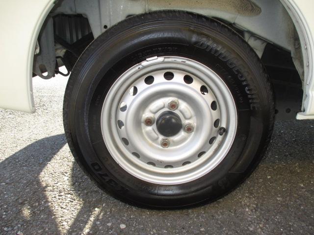 ハイゼットカーゴ ＤＸ　オートマチックトランスミッション　運転席助手席エアバック　パワーステアリング　ヘッドライトレベライザー　純正ラジオカセットデッキ　Ａ／Ｃ　スペアキー　純正ドアバイザー　積載量３５０ｋｇ　集中ドアロック（21枚目）