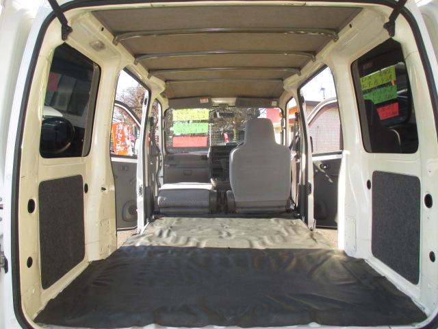 ハイゼットカーゴ ＤＸ　オートマチックトランスミッション　運転席助手席エアバック　パワーステアリング　ヘッドライトレベライザー　純正ラジオカセットデッキ　Ａ／Ｃ　スペアキー　純正ドアバイザー　積載量３５０ｋｇ　集中ドアロック（29枚目）