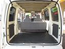 ＤＸ　オートマチックトランスミッション　運転席助手席エアバック　パワーステアリング　ヘッドライトレベライザー　純正ラジオカセットデッキ　Ａ／Ｃ　スペアキー　純正ドアバイザー　積載量３５０ｋｇ　集中ドアロック（26枚目）