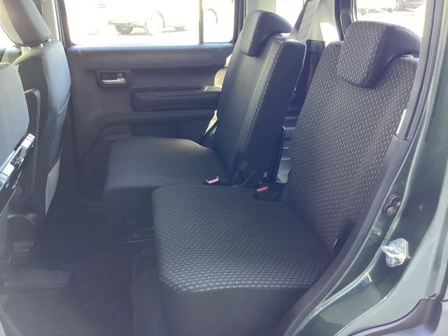 左右独立したシートなので、シーンに合わせて前後スライドができます！