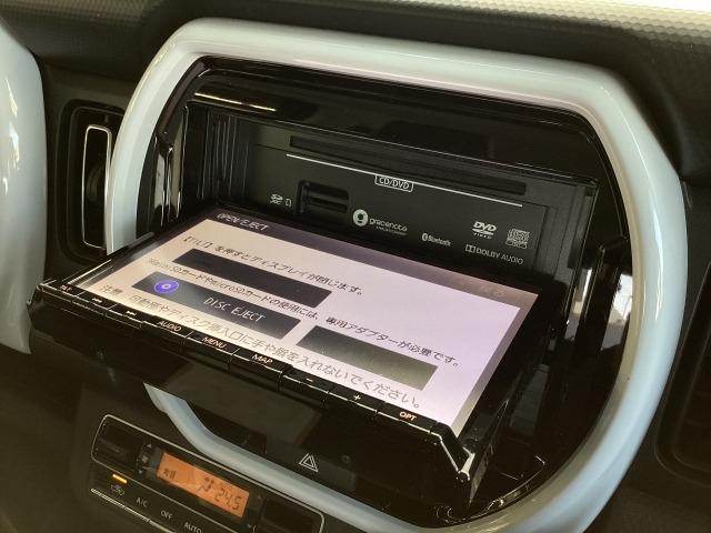 ＣＤ・ＤＶＤなど出し入れの際は画面がスライドして開閉します。