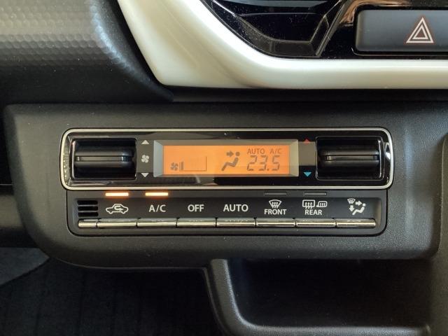 温度の設定のみで快適な風量やモードなどを自動調整してくれるフルオートエアコンを装備！