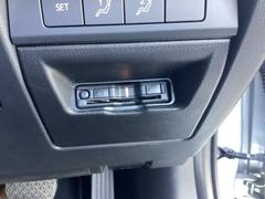 マツダ純正スマートインＥＴＣ装備！車載器をスッキリ収納！ワンプッシュでＥＴＣカードの出し入れも簡単にできます。 6