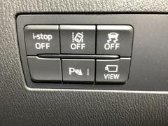 ＴＣＳ（トラクションコントロールシステム）＆ＤＳＣ（横滑り防止機構）やＢＳＭ（隣車線上の側・後方からの車両接近を通知）、ＬＤＷＳ（車線逸脱警報システム）で安全運転をサポート！ 6