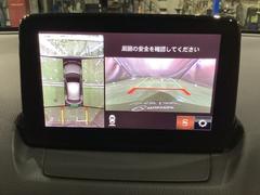 狭い場所での駐車やすれ違いなどでより的確な運転操作に役立つ３６０°ビューモニターが装備されています。 5