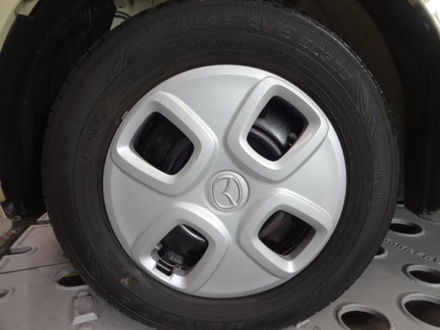 純正ホイールキャップがボディデザインを引き立たせています。