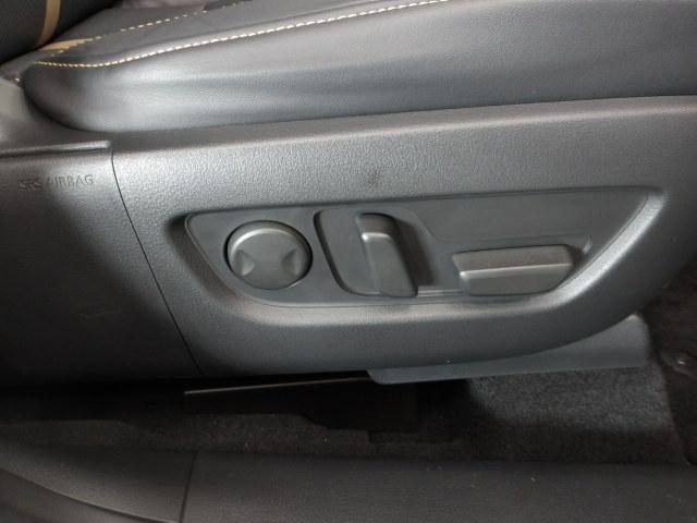 ＣＸ－６０ ３．３　ＸＤハイブリッド　エクスクルーシブ　スポーツ　ディー　ＢＯＳＥサウンド　パノラマサンルーフ　ナビ　地デジ　前席シートベンチレーション　前後シートヒーター　ＥＴＣ　レーンキープアシスト　白本革シート　横滑り防止装置　Ｂｌｕｅｔｏｏｔｈ（8枚目）