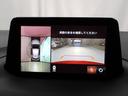 狭い場所での駐車やすれ違いなどでより的確な運転操作に役立つ３６０°ビューモニターが装備されています。