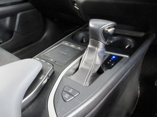 UX200ブルーエディション WEDS21インチAW・プリクラッシュS・全車速レーダークルーズC・LTA・HUD・バックカメラ・BTオーディオ・Aストップ・ETC・TVキット・コーナーセンサー・電動ハッチ・キックセンサー・LED(10枚目)