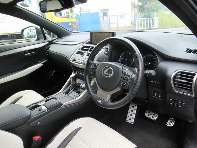 ＮＸ ＮＸ３００ｈ　Ｆスポーツ　後期・白革エアシート・パノラミックビュー・３眼ＬＥＤヘッド・ＨＵＤ・純正ナビ・フルセグ・純正１８ＡＷ・オートＨＩビーム・パワーバックドア・全席パワーシート・ステアヒーター・ＢＳＭ・パドルシフト（12枚目）