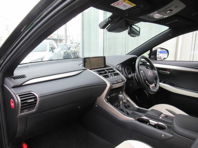 ＮＸ ＮＸ３００ｈ　Ｆスポーツ　後期・白革エアシート・パノラミックビュー・３眼ＬＥＤヘッド・ＨＵＤ・純正ナビ・フルセグ・純正１８ＡＷ・オートＨＩビーム・パワーバックドア・全席パワーシート・ステアヒーター・ＢＳＭ・パドルシフト（19枚目）
