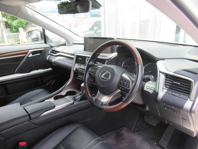 ＲＸ ＲＸ４５０ｈ　バージョンＬ　後期・１オーナー・黒革エアシート・ＳＲ・３眼ＬＥＤ・パノラミックビュー・純正タッチパネルナビ・フルセグ・パワーバックドア・リアシートヒーター・全席パワーシート・ウッドコンビステア・ＨＵＤ・セーフティＳ（12枚目）