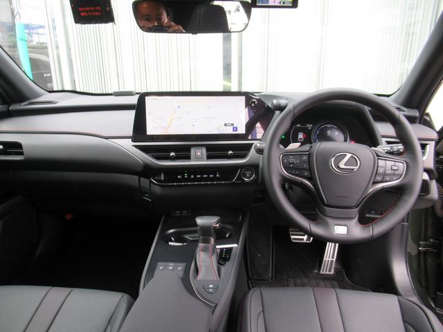 ＵＸ ＵＸ２５０ｈ　Ｆスポーツ　黒革・ＳＲ・パノラミックビュー・１２．３型タッチパネルナビ・フルセグ・３眼ＬＥＤ・パドルシフト・純正１８ＡＷ・パワーバックドア・セーフティＳ・オートＨＩビーム・ステアヒーター・ＢＳＭ・ＬＫＡ・ＥＴＣ（10枚目）
