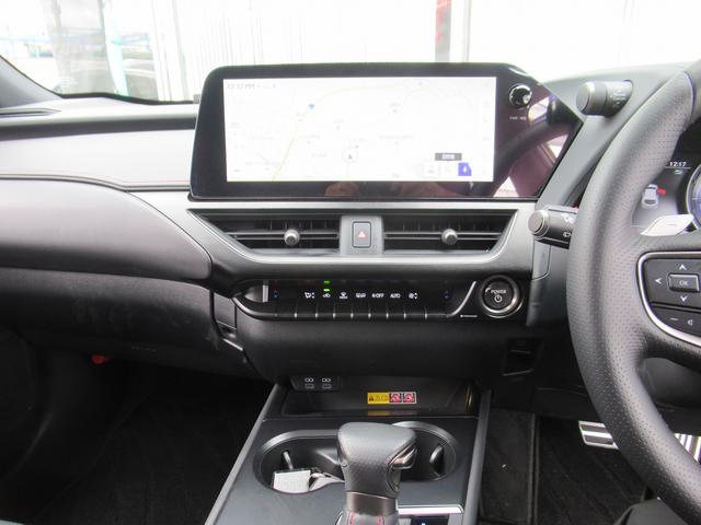 ＵＸ ＵＸ２５０ｈ　Ｆスポーツ　黒革・ＳＲ・パノラミックビュー・１２．３型タッチパネルナビ・フルセグ・３眼ＬＥＤ・パドルシフト・純正１８ＡＷ・パワーバックドア・セーフティＳ・オートＨＩビーム・ステアヒーター・ＢＳＭ・ＬＫＡ・ＥＴＣ（20枚目）
