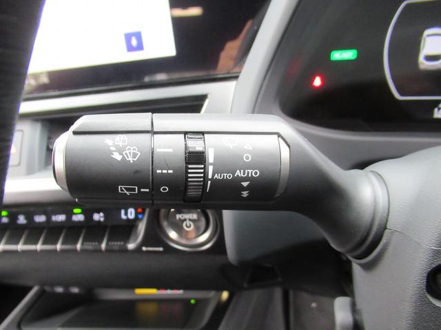 ＵＸ ＵＸ２５０ｈ　Ｆスポーツ　黒革・ＳＲ・パノラミックビュー・１２．３型タッチパネルナビ・フルセグ・３眼ＬＥＤ・パドルシフト・純正１８ＡＷ・パワーバックドア・セーフティＳ・オートＨＩビーム・ステアヒーター・ＢＳＭ・ＬＫＡ・ＥＴＣ（34枚目）