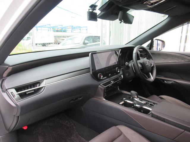 ＲＸ ＲＸ３５０ｈ　バージョンＬ　セミアニリン本革・全席エアシート・パノラミックビュー・１４インチナビ・フルセグ・アドバンスドパーク・ＨＵＤ・パワーバックドア・輻射ヒーター・デジタルインナーミラー・純正２１ＡＷ・ＬＥＤ・パドルシフト（18枚目）