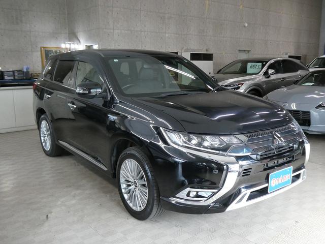 アウトランダーＰＨＥＶ Ｇプレミアムパッケージ　後期・ダイヤキルティングレザー・ｅ－Ａｓｓｉｓｔ・Ｓ－ＡＷＣ・純正ナビ・アラウンドビュー・フルセグ・純正１８ＡＷ・ＬＥＤヘッド・ＢＳＭ・ＬＫＡ・１００Ｖ１５００ｗ電源・シートヒーター・パドルシフト（4枚目）
